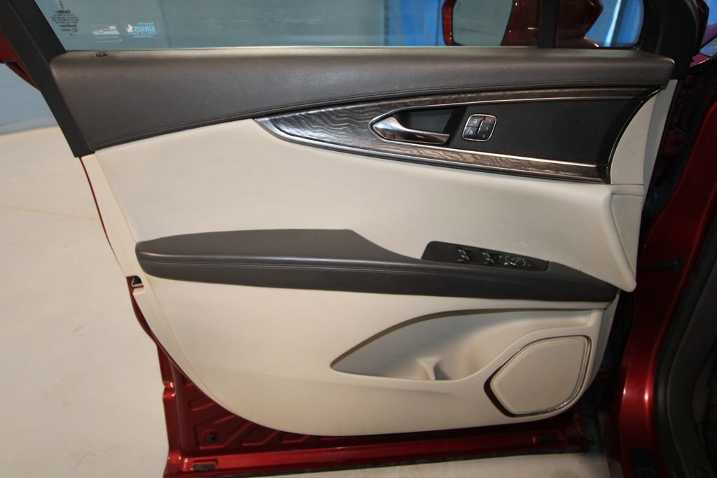 Used 2016 Lincoln MKX Reserve w/ Driver Assistance Package image 5