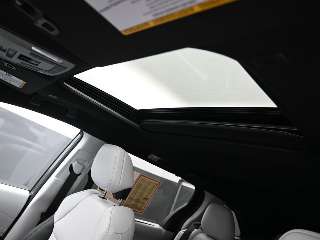 Certified 2026 Toyota Sienna XSE image 29