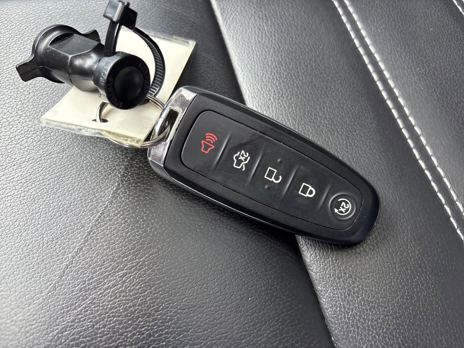 Used 2017 Ford Escape Titanium w/ Equipment Group 301A AWD/4WD image 29