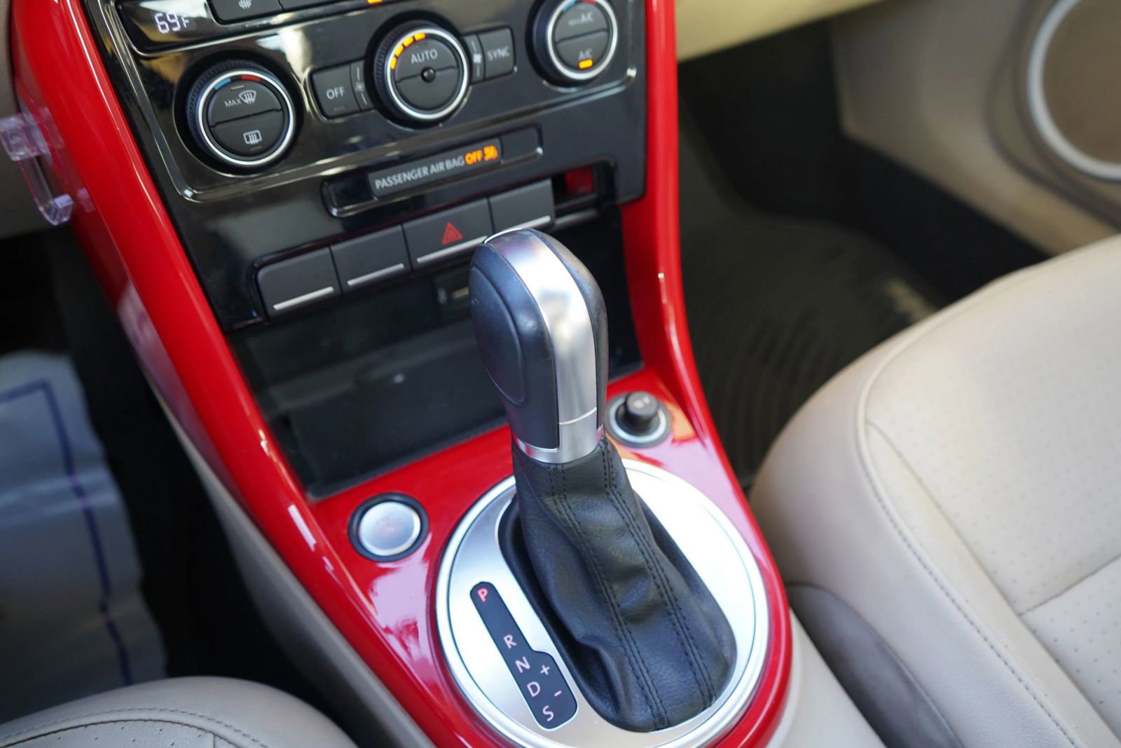 Used 2019 Volkswagen Beetle 2.0T SE image 12