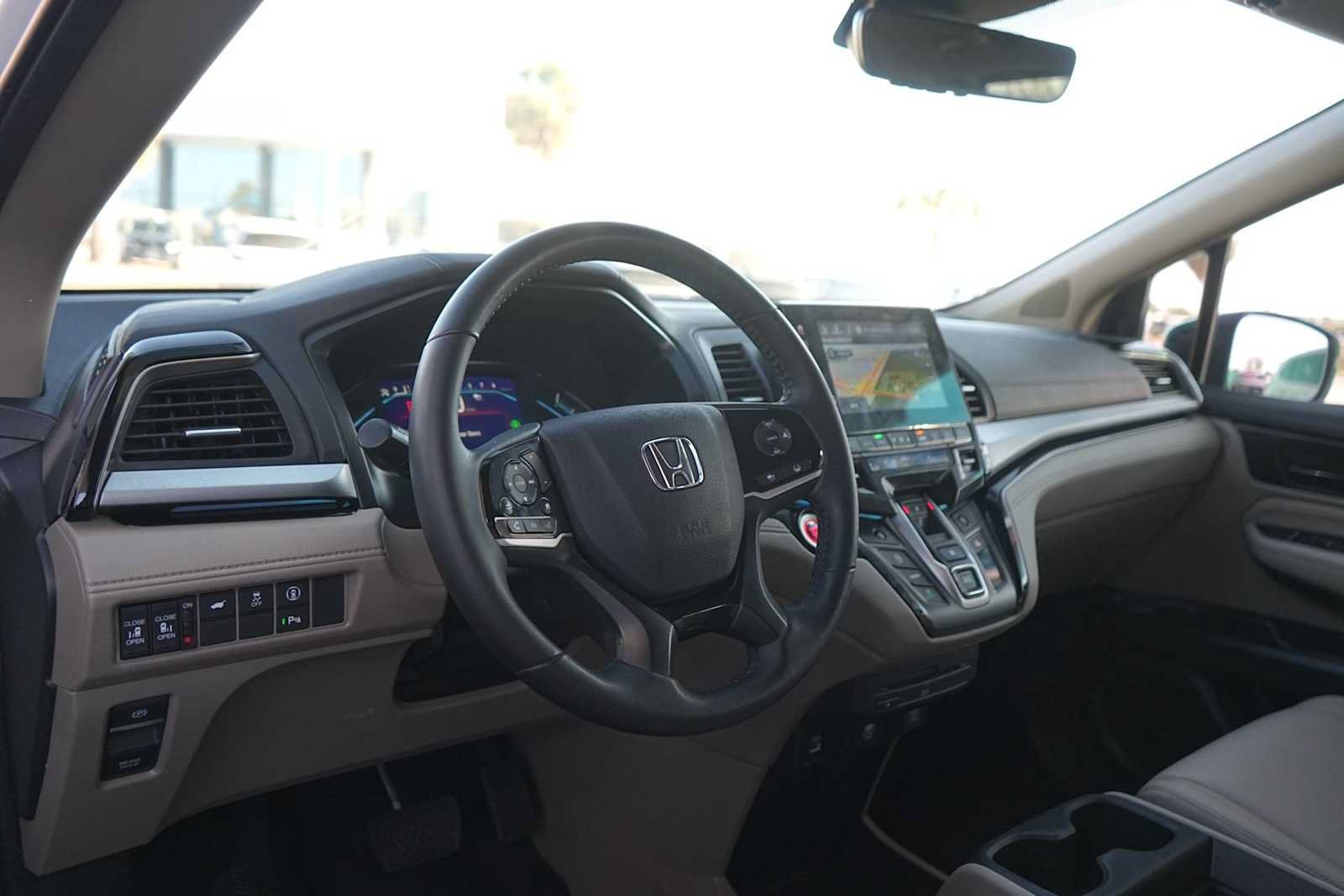 Used 2023 Honda Odyssey Touring image 2