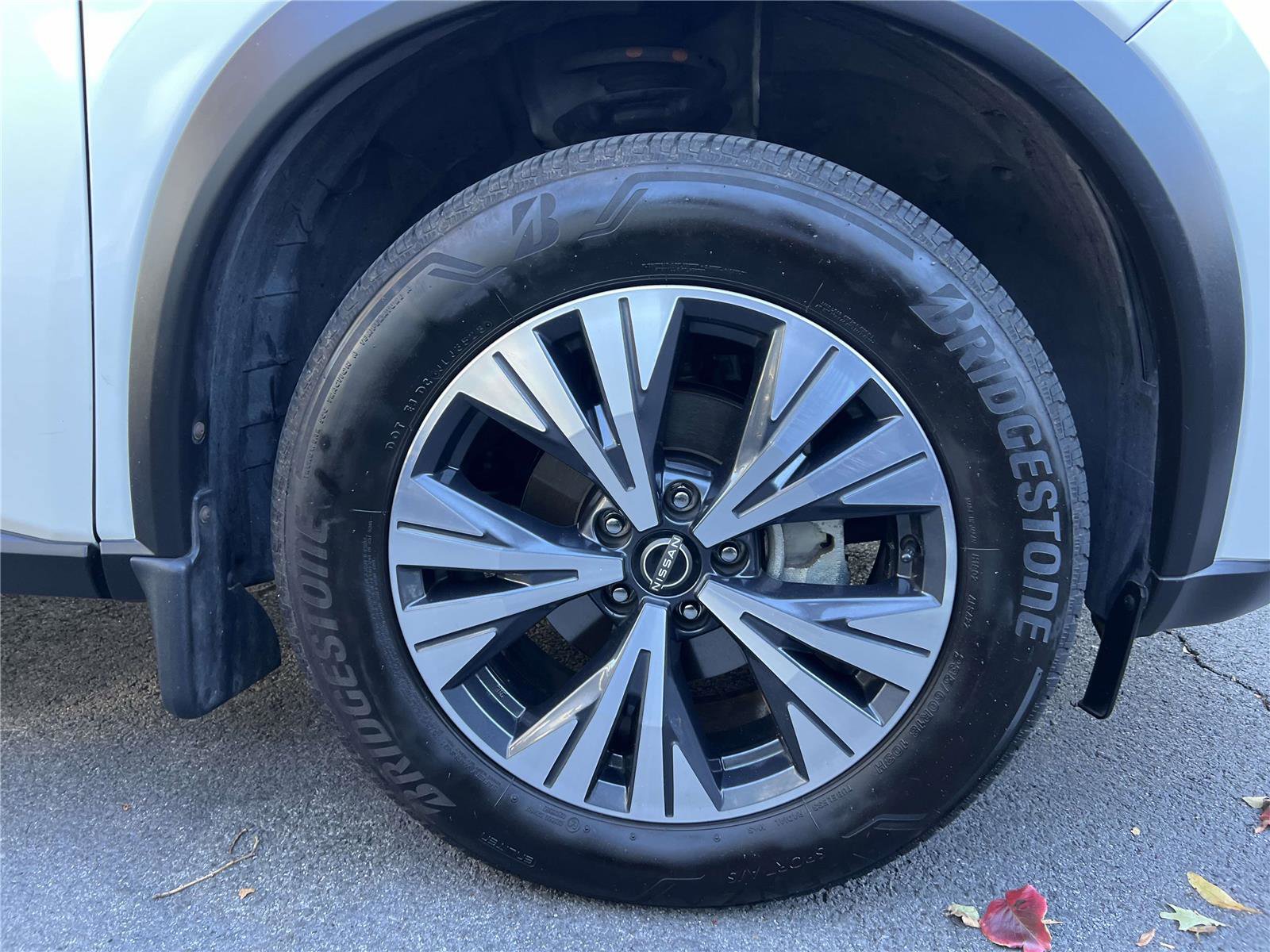 Used 2023 Nissan Rogue SV image 8