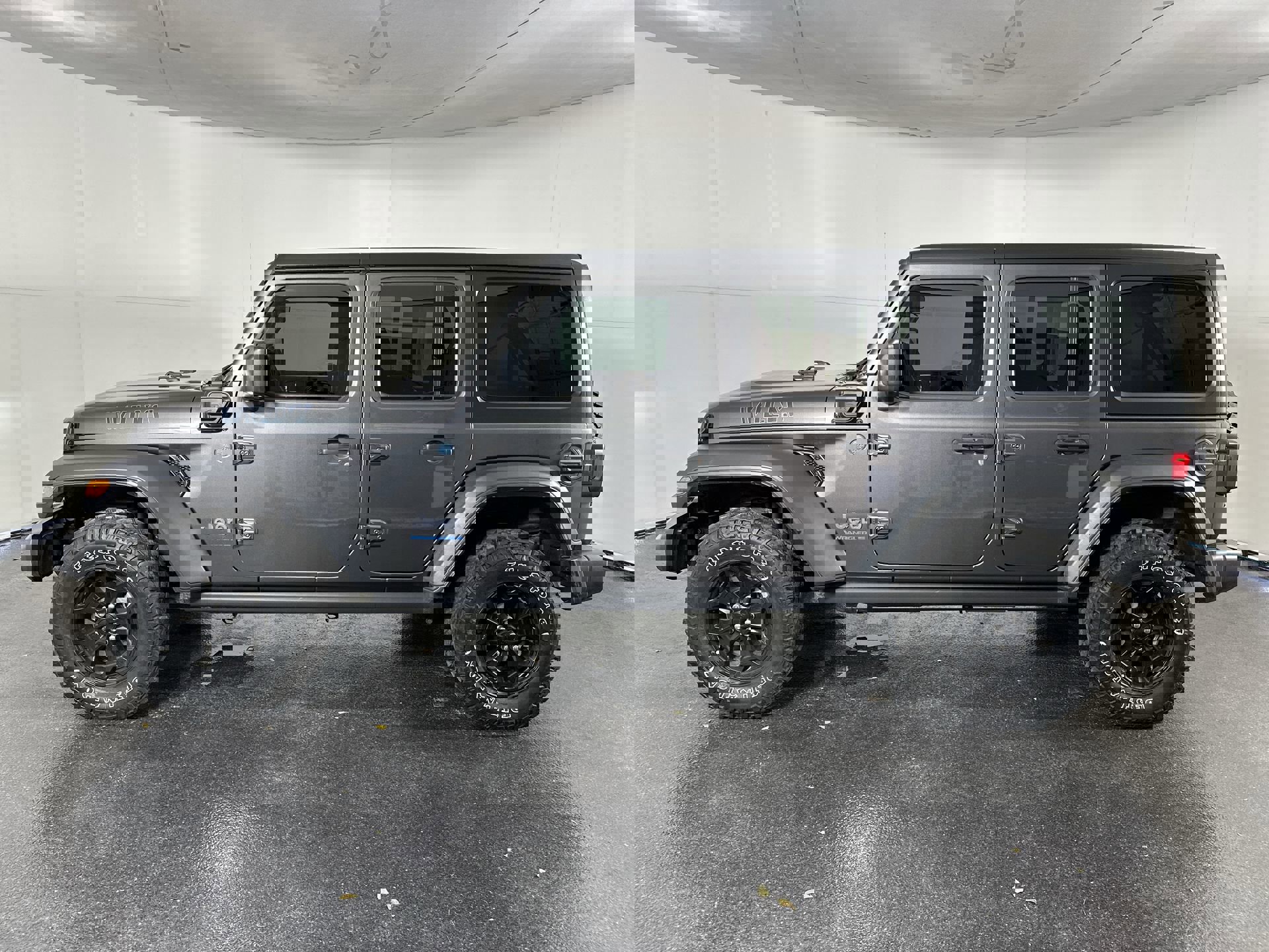 Used 2023 Jeep Wrangler Unlimited w/ Cold Weather Group image 7