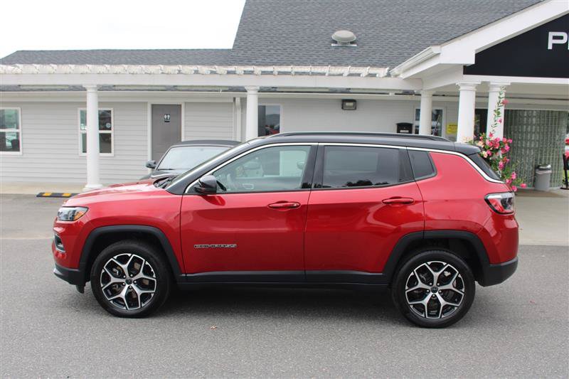 Used 2025 Jeep Compass Limited AWD/4WD image 5
