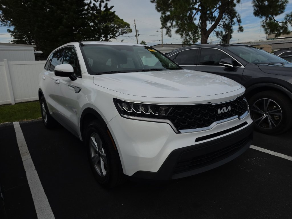 Certified 2023 Kia Sorento LX FWD image 2