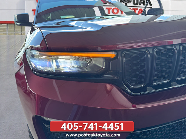 Used 2025 Jeep Grand Cherokee Limited w/ Black Appearance Package AWD/4WD image 47