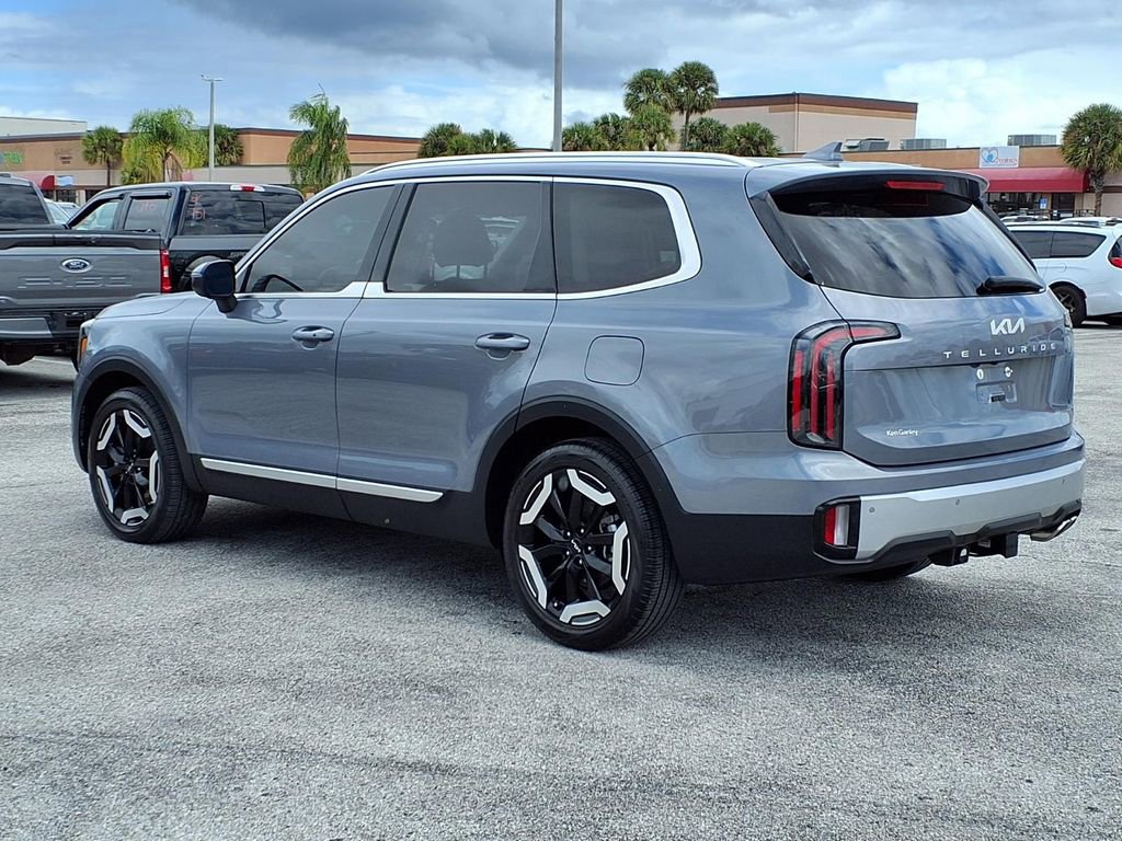 Used 2024 Kia Telluride EX w/ EX Captain's Chair Package FWD image 5