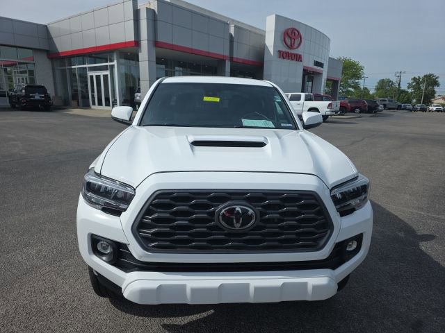 Used 2020 Toyota Tacoma TRD Sport w/ Technology Package AWD/4WD image 2