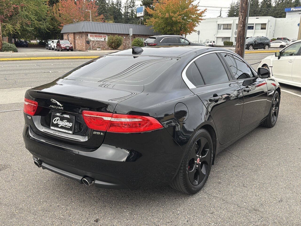Used 2017 Jaguar XE RWD image 7