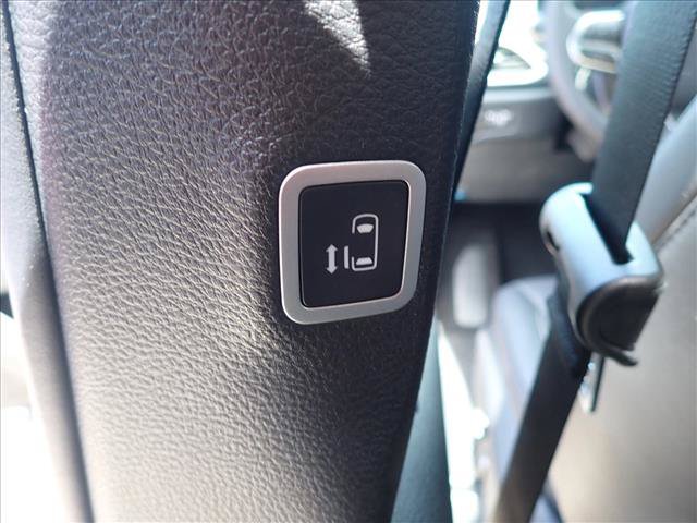 New 2027 Chrysler Pacifica Select FWD image 11