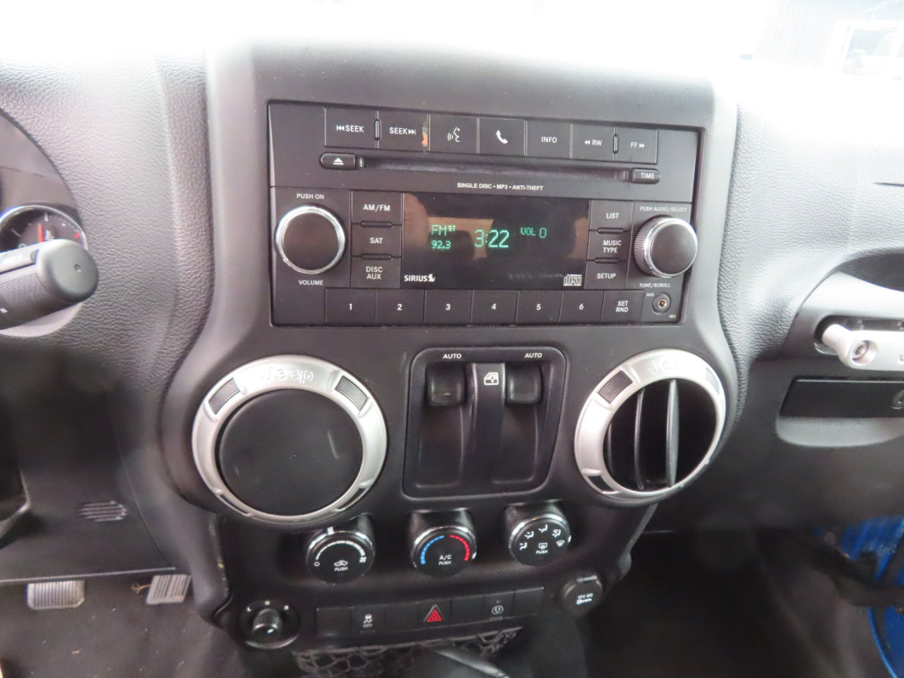 Used 2016 Jeep Wrangler Rubicon w/ Power Convenience Group image 30