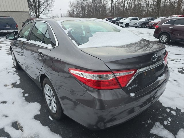 Used 2016 Toyota Camry LE image 6
