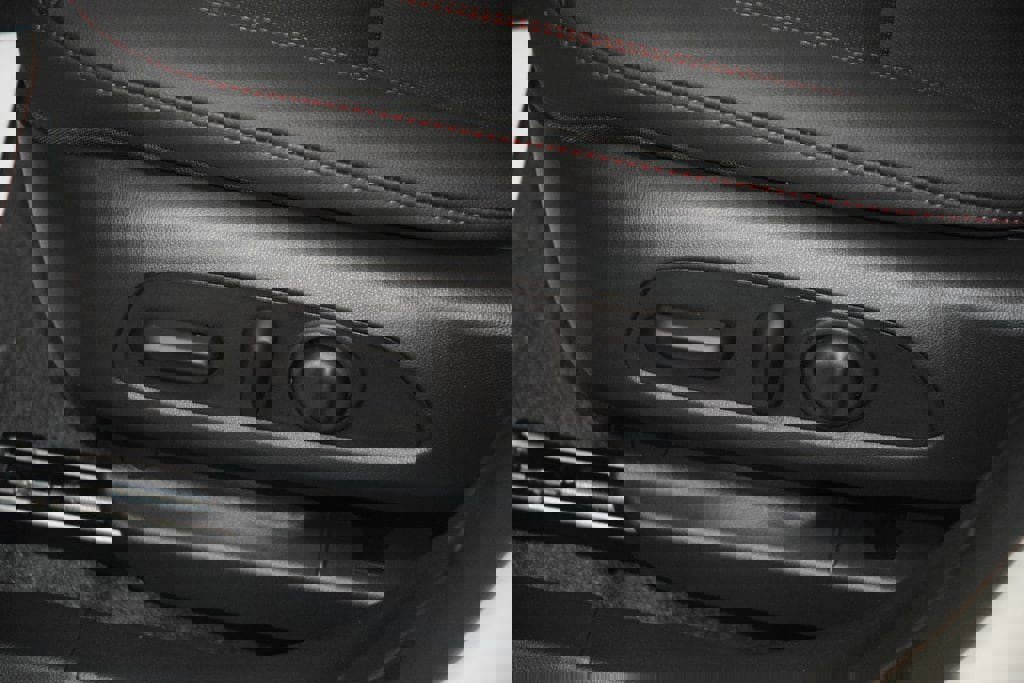 New 2026 Chevrolet Trax RS w/ Sunroof Package image 38