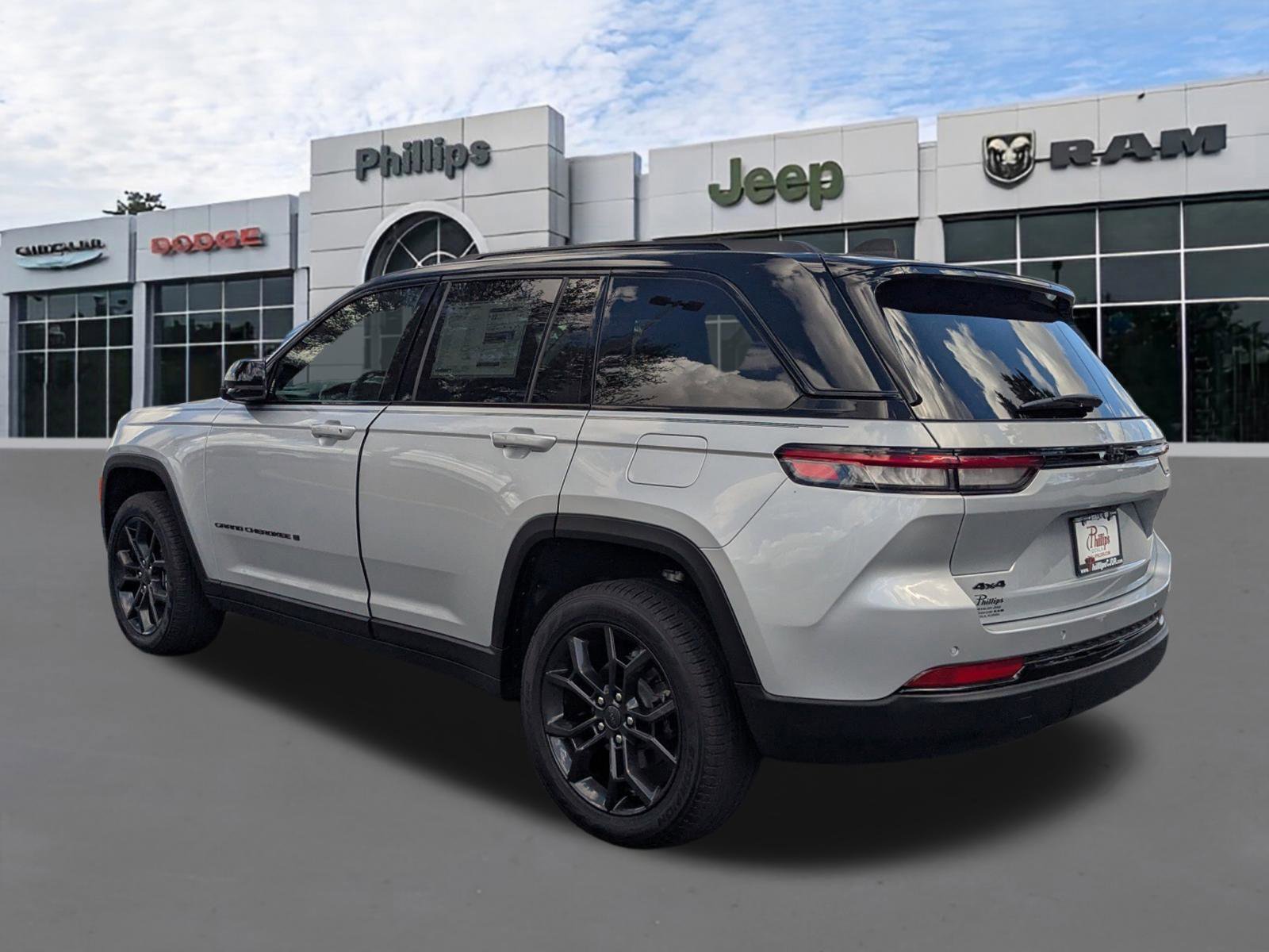 New 2025 Jeep Grand Cherokee Limited w/ Trailer Tow Package image 5