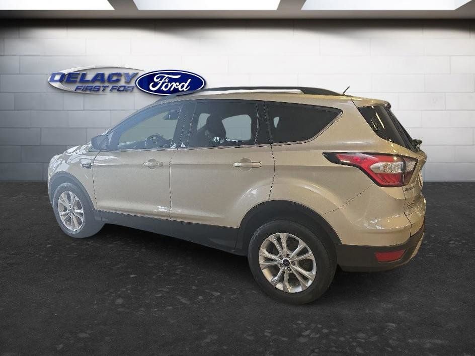 Used 2018 Ford Escape SE w/ Ford Safe & Smart Package AWD/4WD image 4