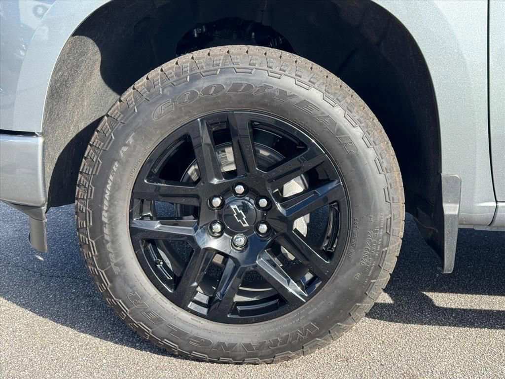 Used 2026 Chevrolet Silverado 1500 Custom w/ Turbomax Blackout Package image 9