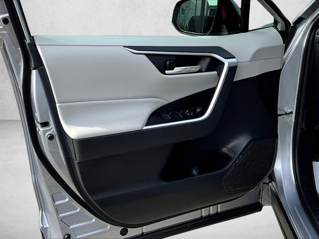 Used 2023 Toyota RAV4 XLE image 17