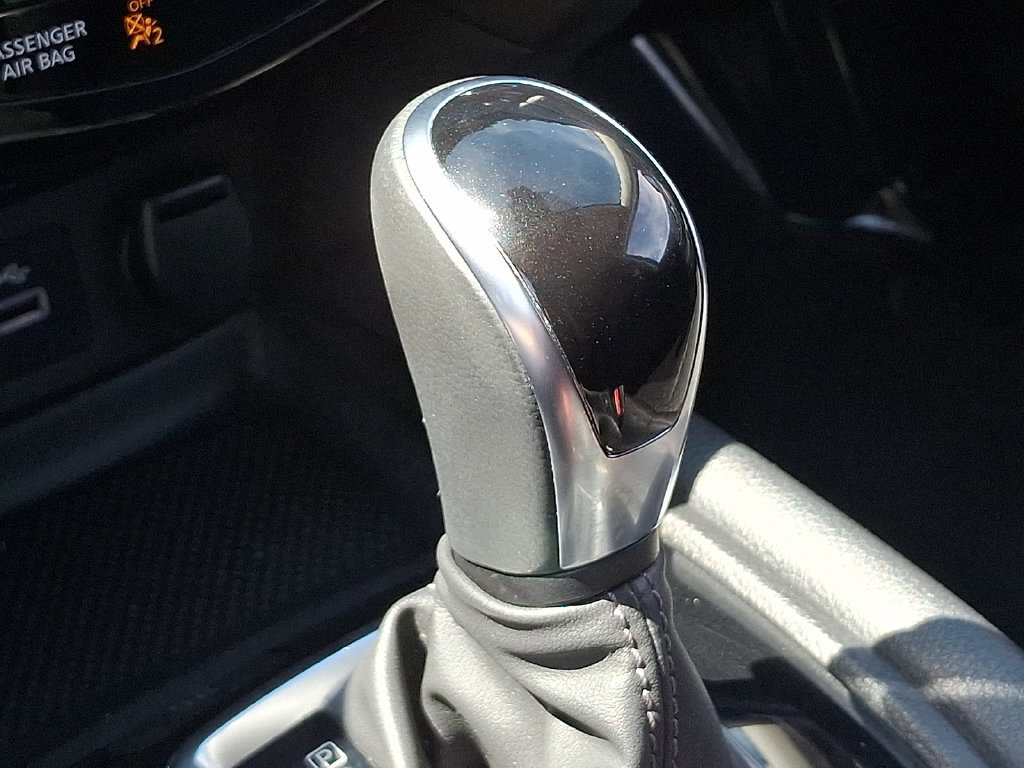 Used 2020 Nissan Rogue SV FWD image 14