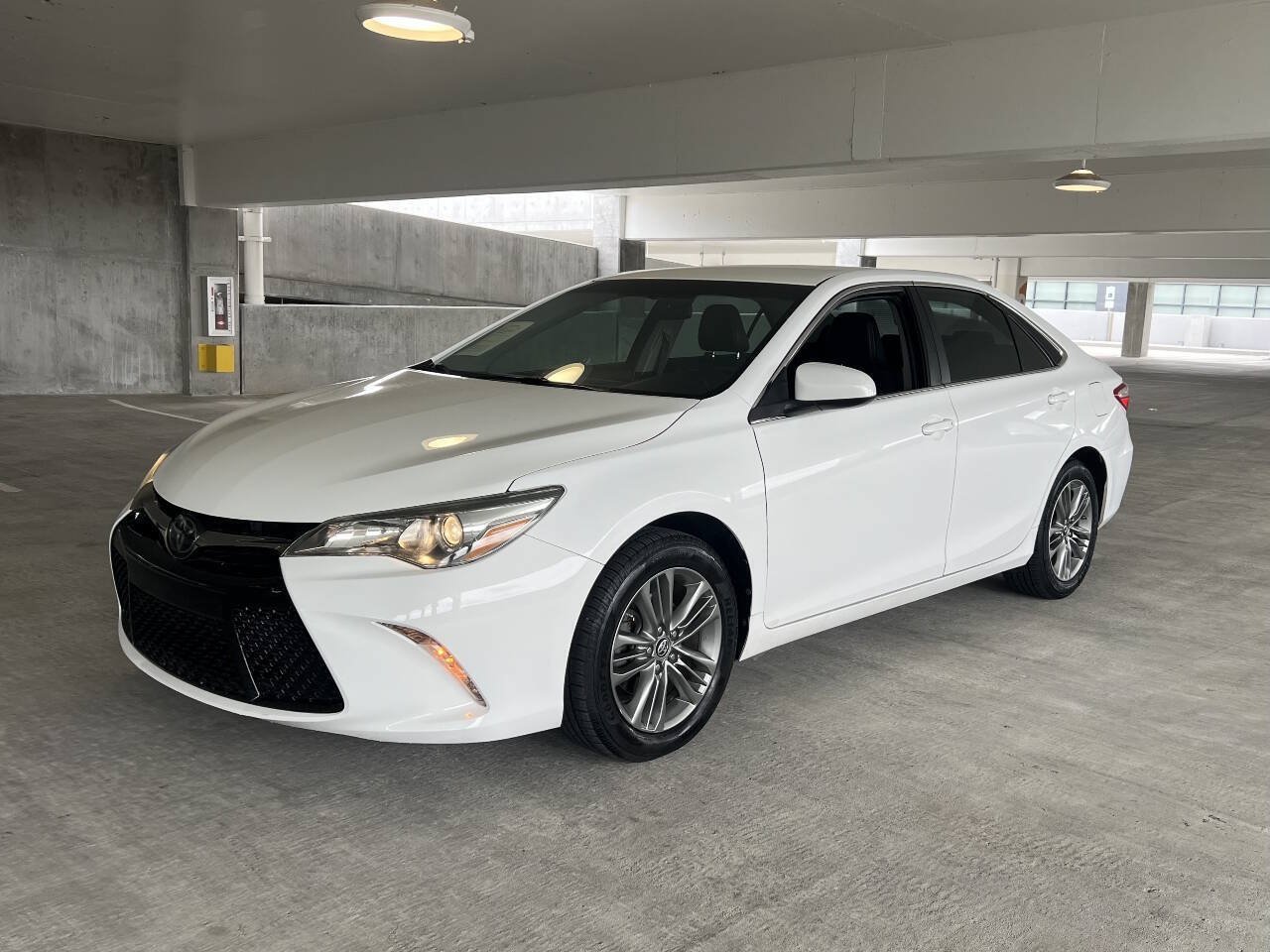 Used 2017 Toyota Camry SE FWD image 9