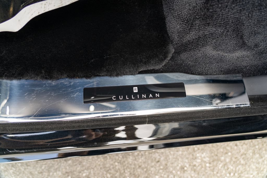 Used 2025 Rolls-Royce Cullinan AWD/4WD image 18