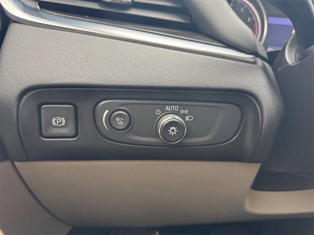 Used 2020 Buick Enclave Essence image 28