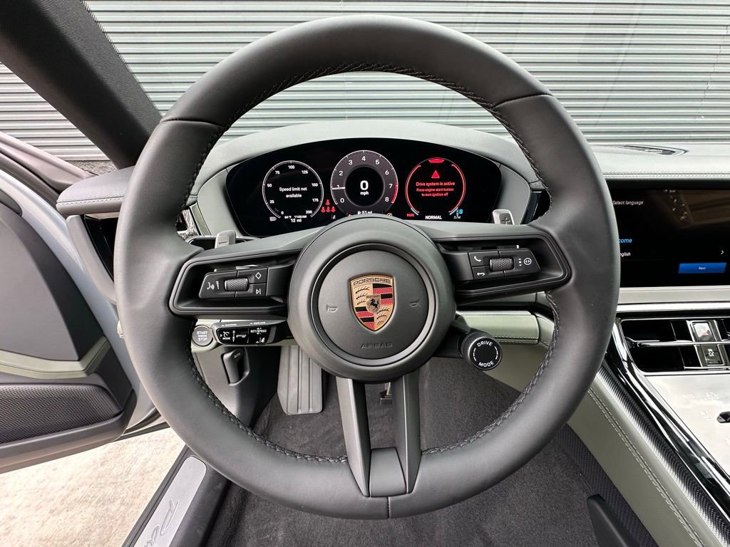 Used 2025 Porsche Panamera image 18