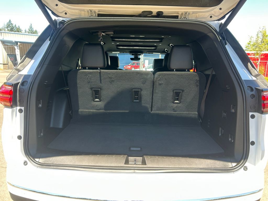 Used 2023 Chevrolet Traverse High Country image 23