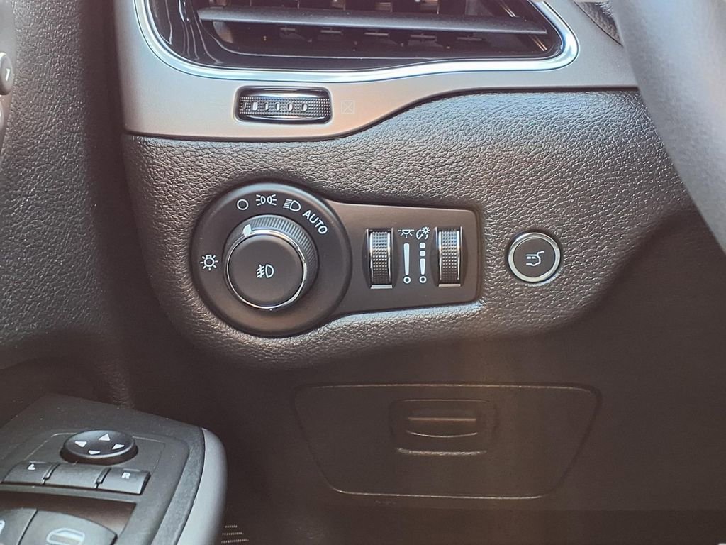 Certified 2021 Jeep Cherokee Limited image 17