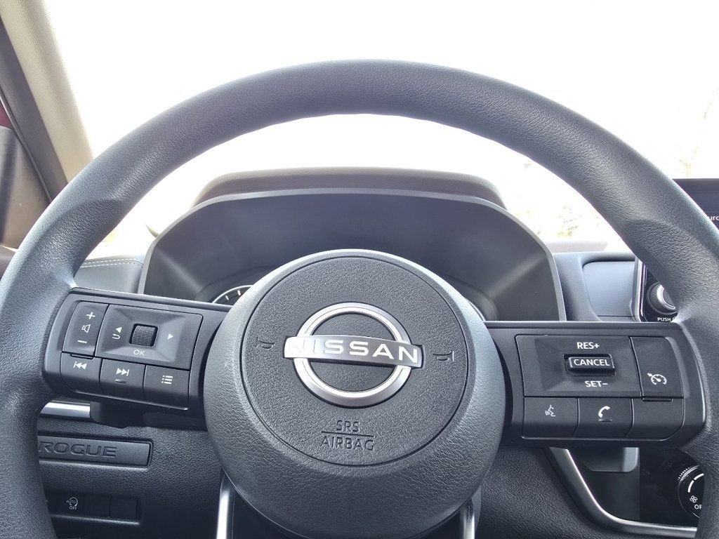 Used 2023 Nissan Rogue S AWD/4WD image 21