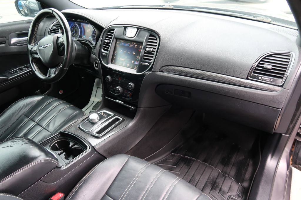 Used 2015 Chrysler 300 S RWD image 10