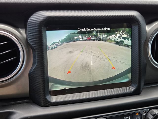 Used 2022 Jeep Wrangler Unlimited Sahara AWD/4WD image 22