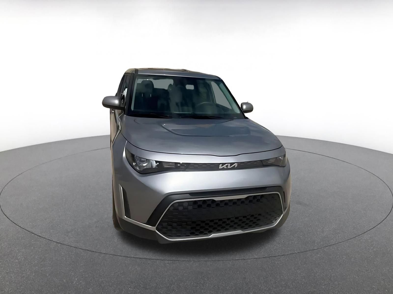 Used 2025 Kia Soul LX w/ LX Technology Package FWD image 3