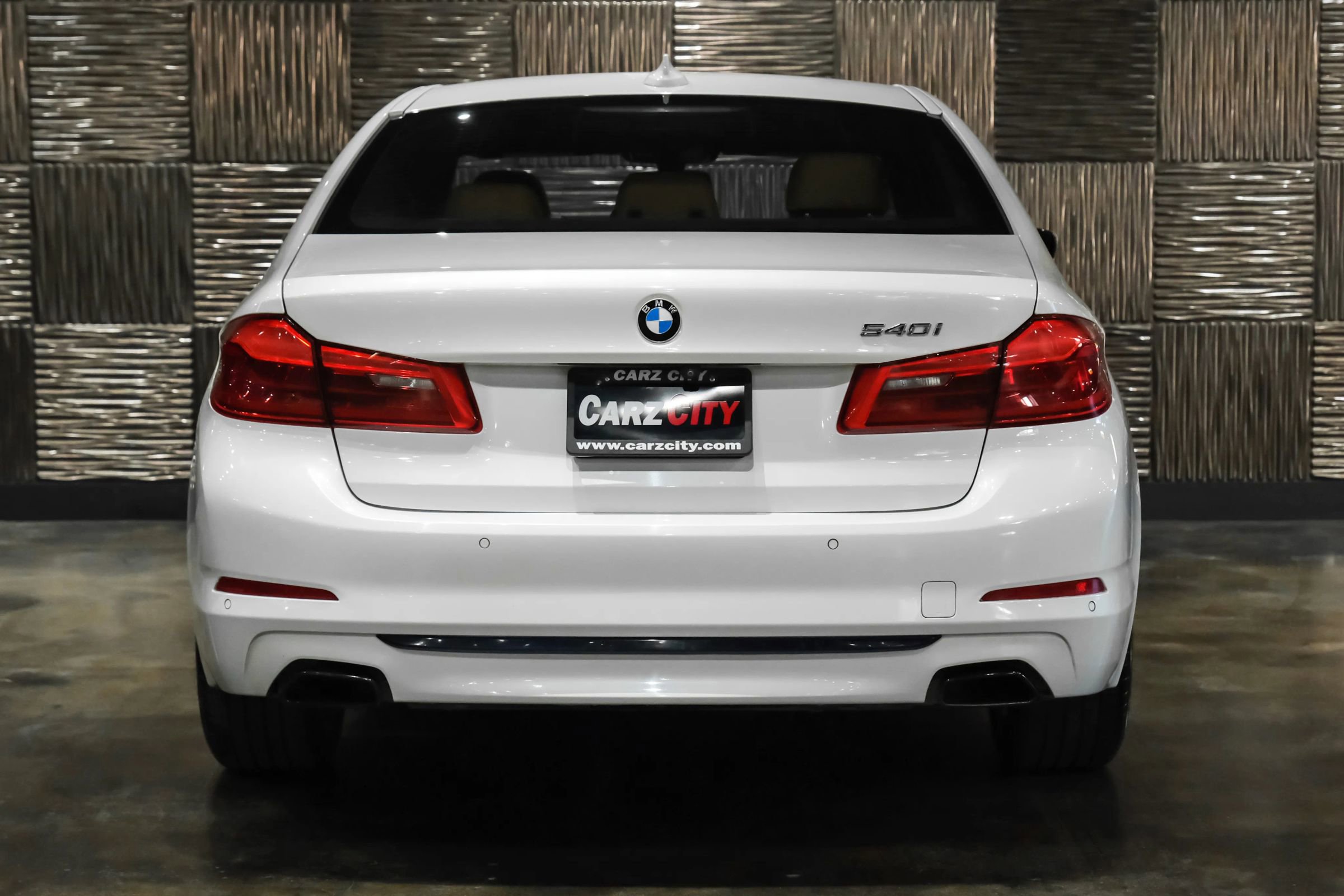 Used 2018 BMW 540i xDrive w/ Premium Package image 11