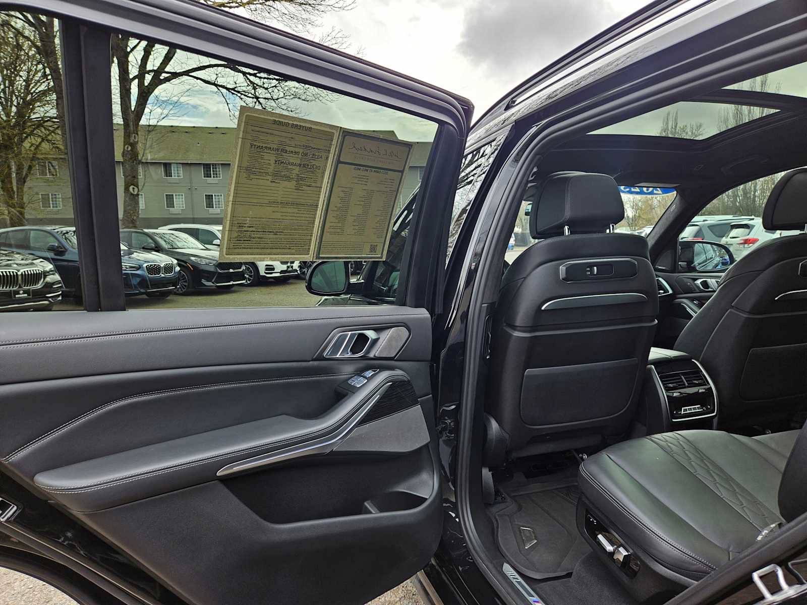 Used 2023 BMW X7 M60i w/ Climate Comfort Package image 38