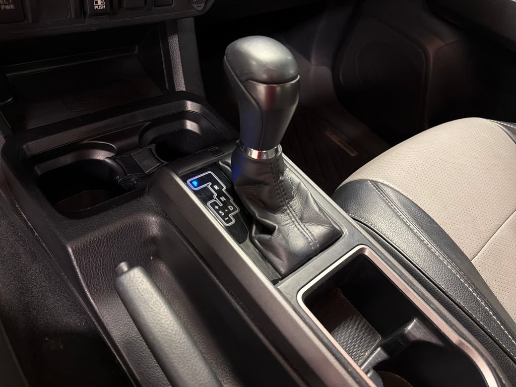 Used 2020 Toyota Tacoma TRD Sport AWD/4WD image 40