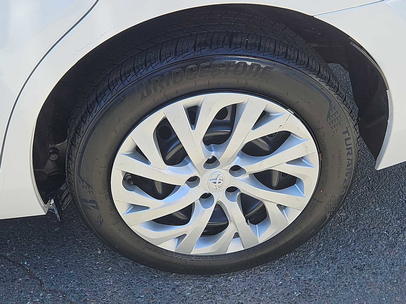 Used 2018 Toyota Corolla LE FWD image 8