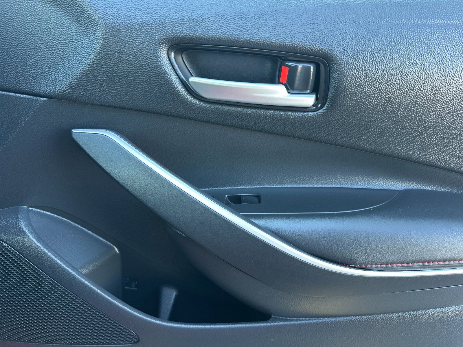 Used 2025 Toyota Corolla SE FWD image 18