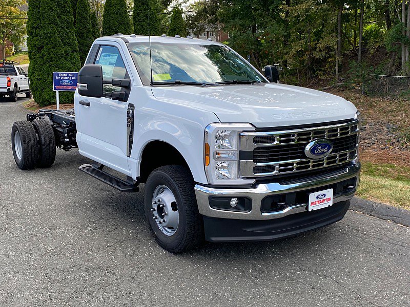 New 2026 Ford F350 XL image 3