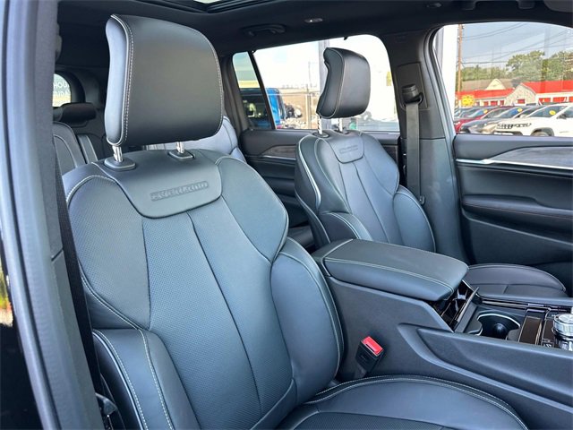 New 2025 Jeep Grand Cherokee L Overland w/ Luxury Tech Group IV image 32