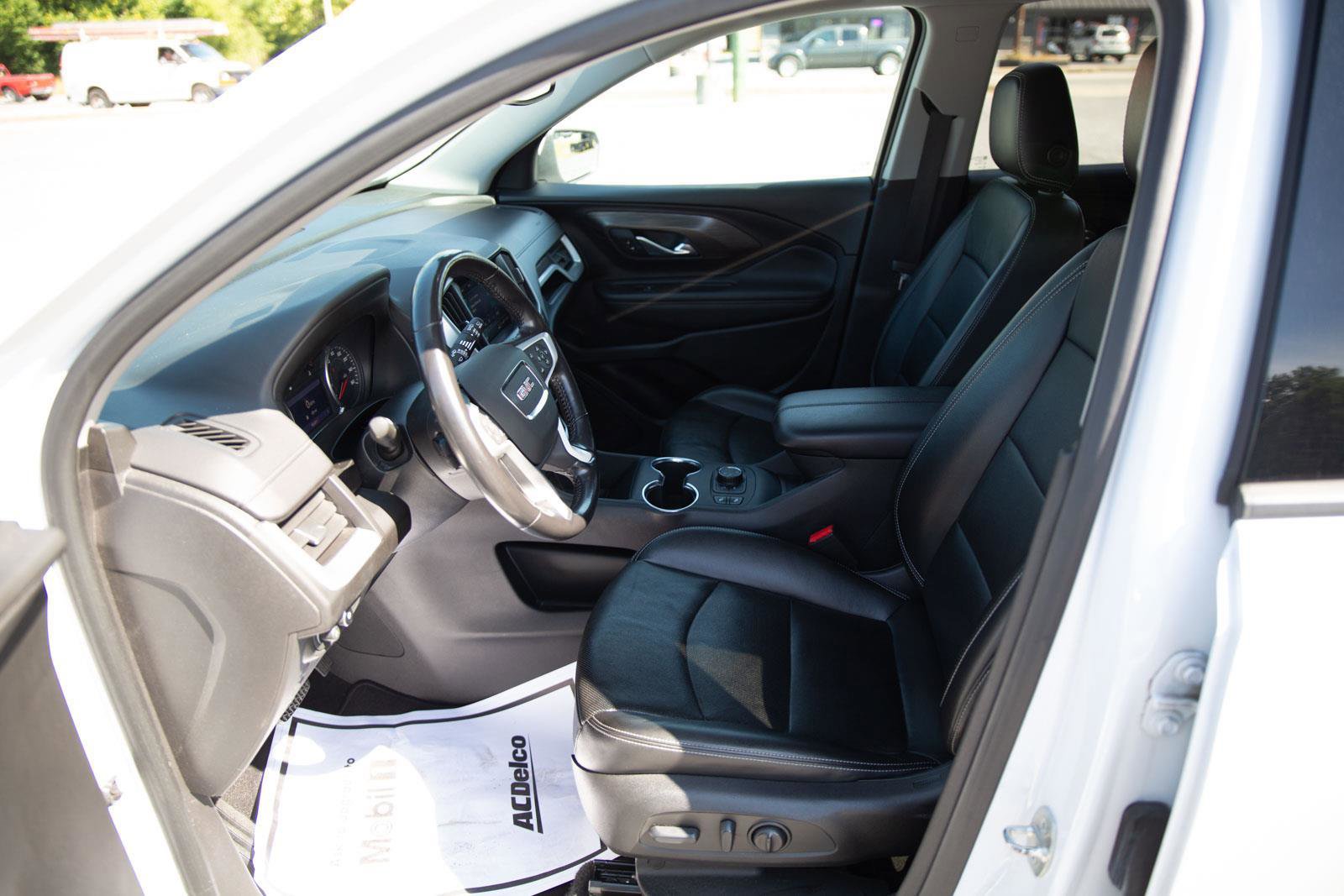 Used 2022 GMC Terrain SLT image 2