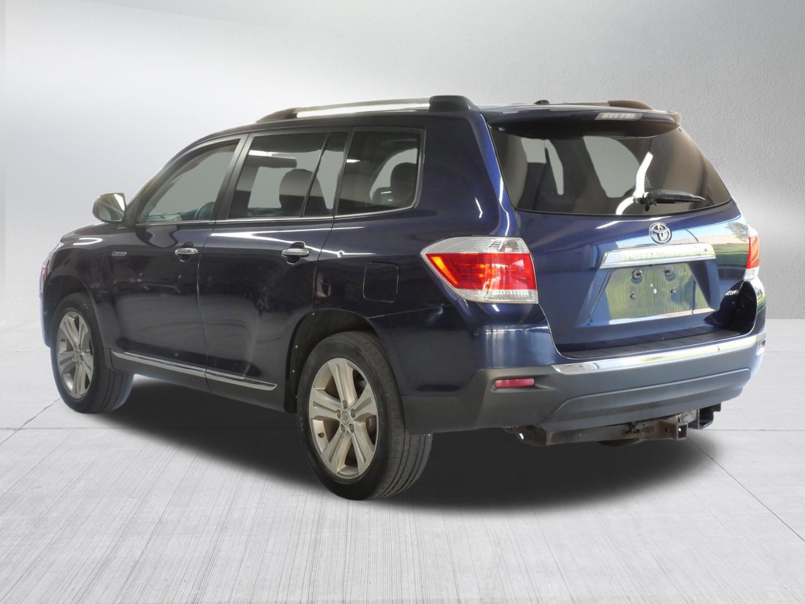 Used 2012 Toyota Highlander Limited w/ Tow Pkg AWD/4WD image 5