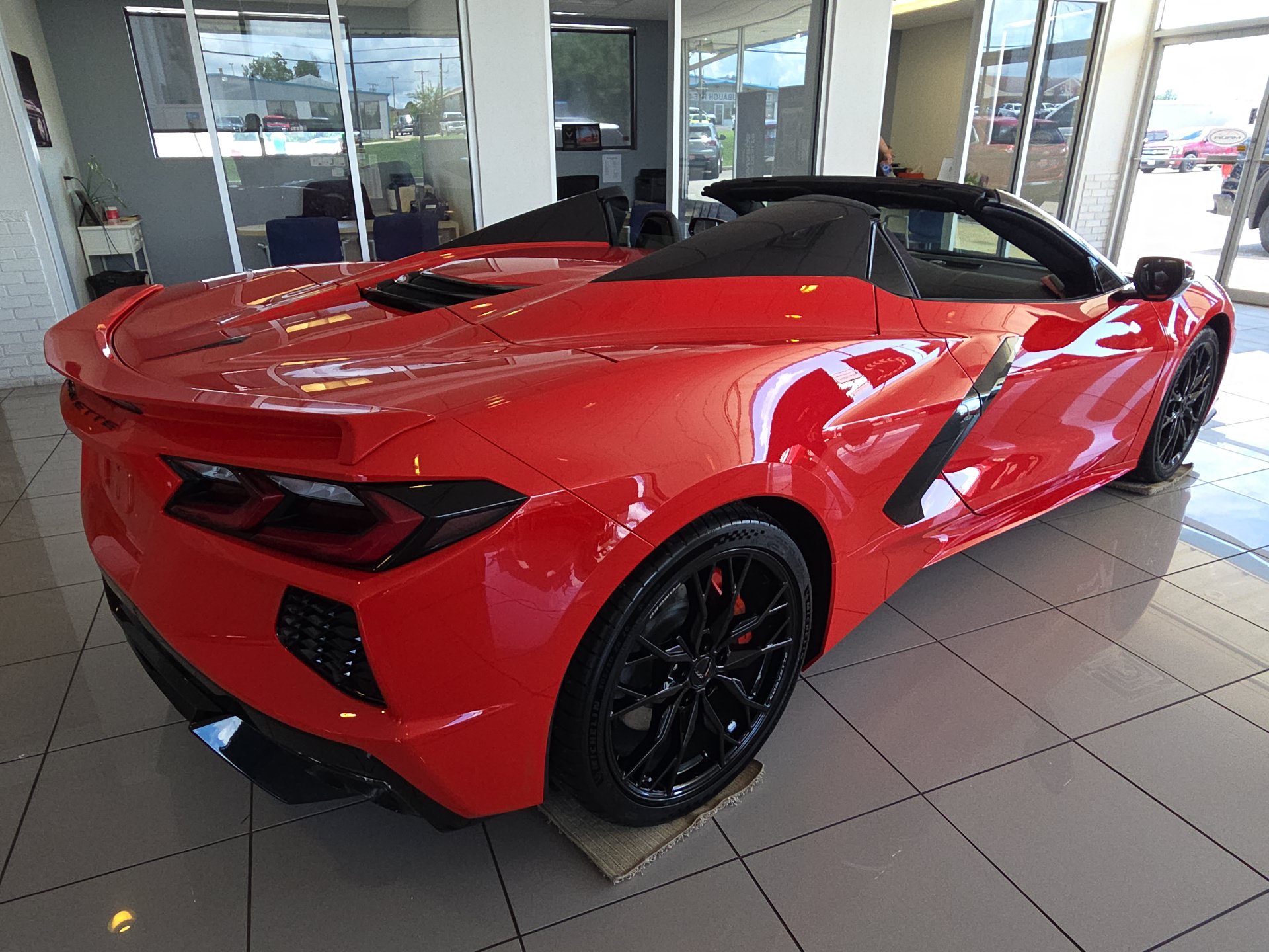 New 2027 Chevrolet Corvette Stingray Convertible w/ Z51 Performance Package RWD image 7