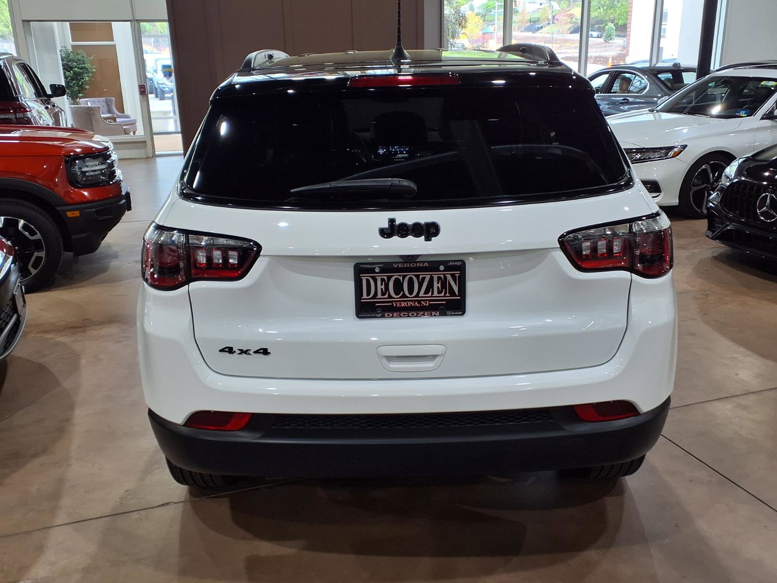 Used 2023 Jeep Compass Latitude w/ Convenience Group AWD/4WD image 5