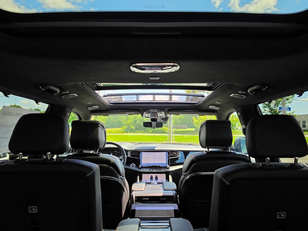 New 2026 Jeep Grand Wagoneer Summit AWD/4WD image 36