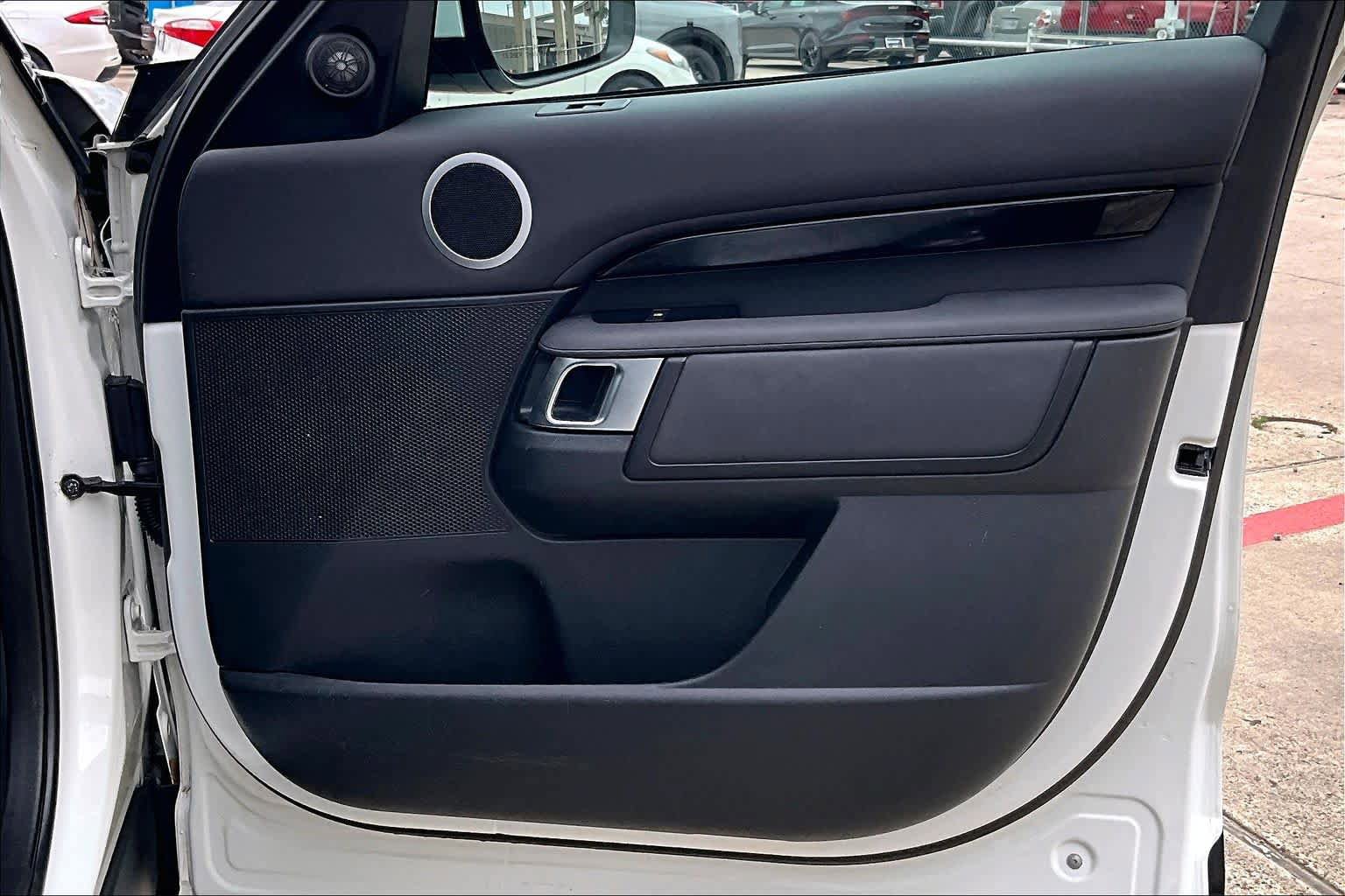 Used 2019 Land Rover Discovery SE AWD/4WD image 21