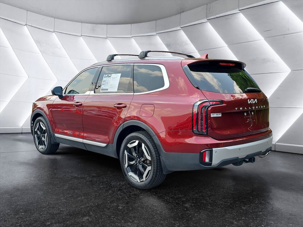 Used 2024 Kia Telluride EX w/ EX Captain's Chair Package FWD image 3