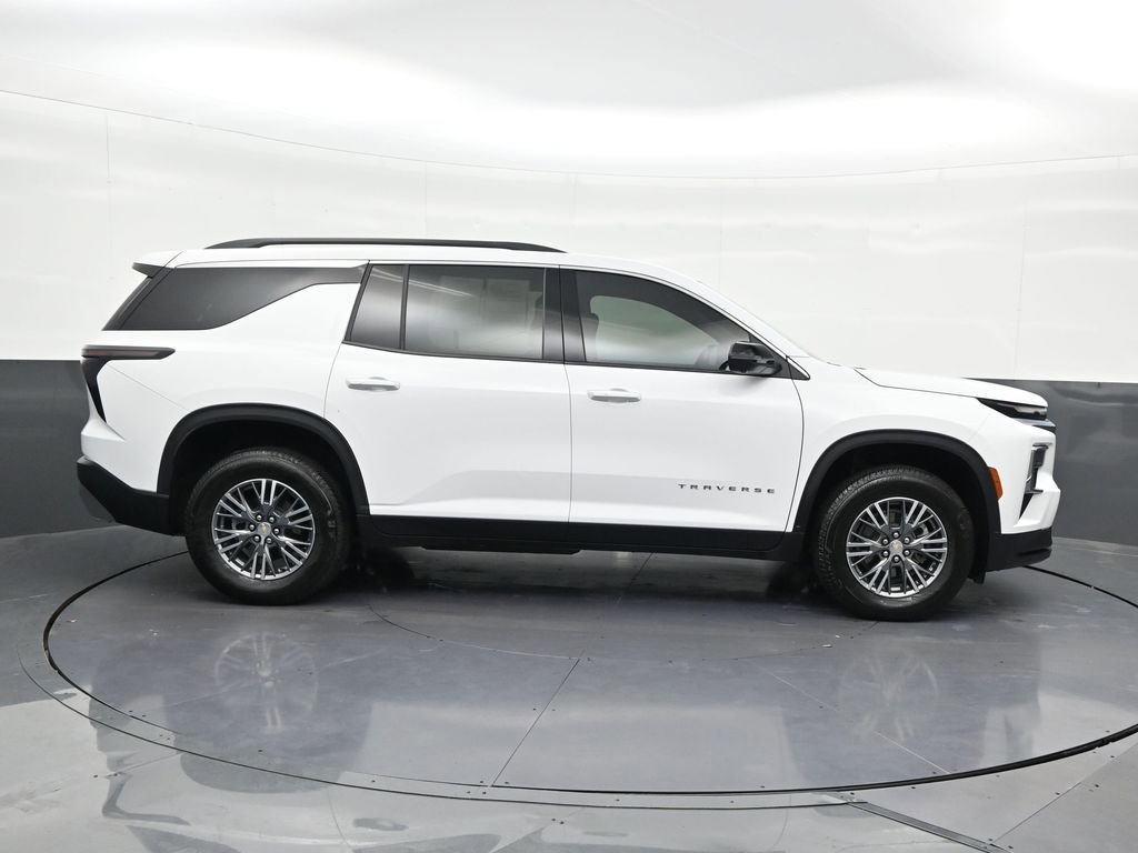 Used 2025 Chevrolet Traverse LT w/ Driver Confidence Package FWD image 7