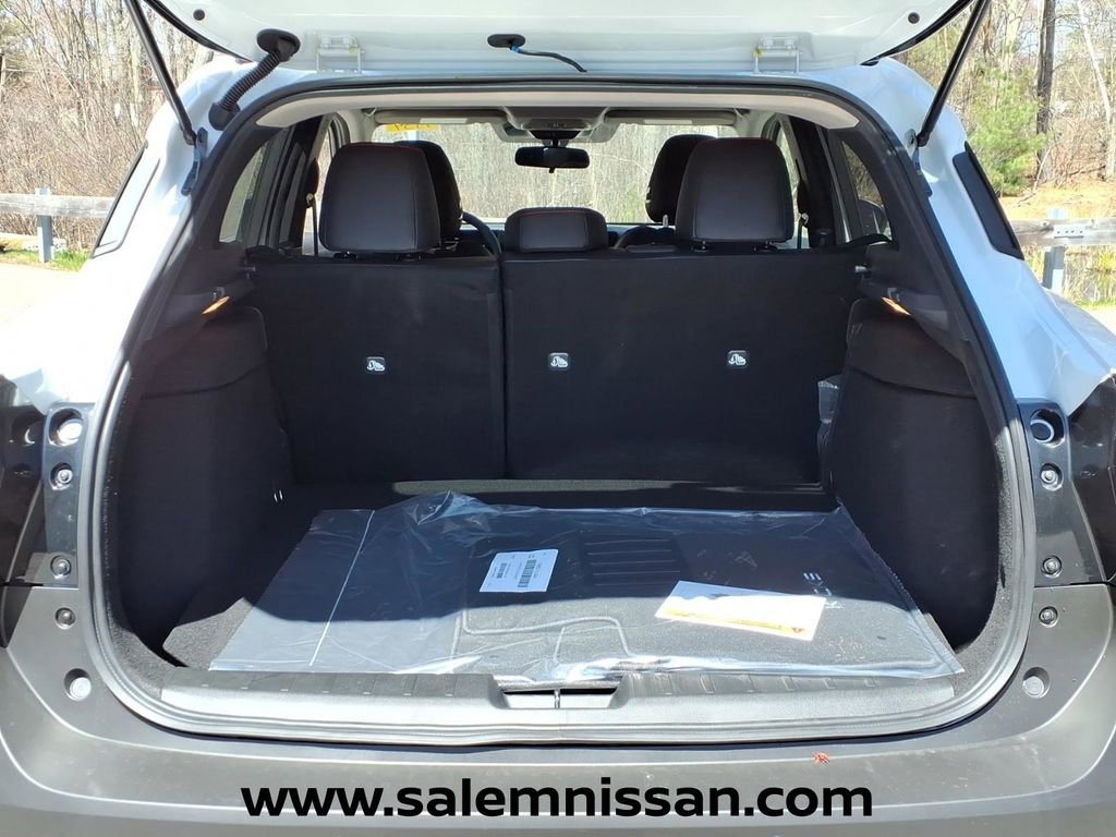 New 2026 Nissan Kicks SR w/ SR Premium Package AWD/4WD image 6