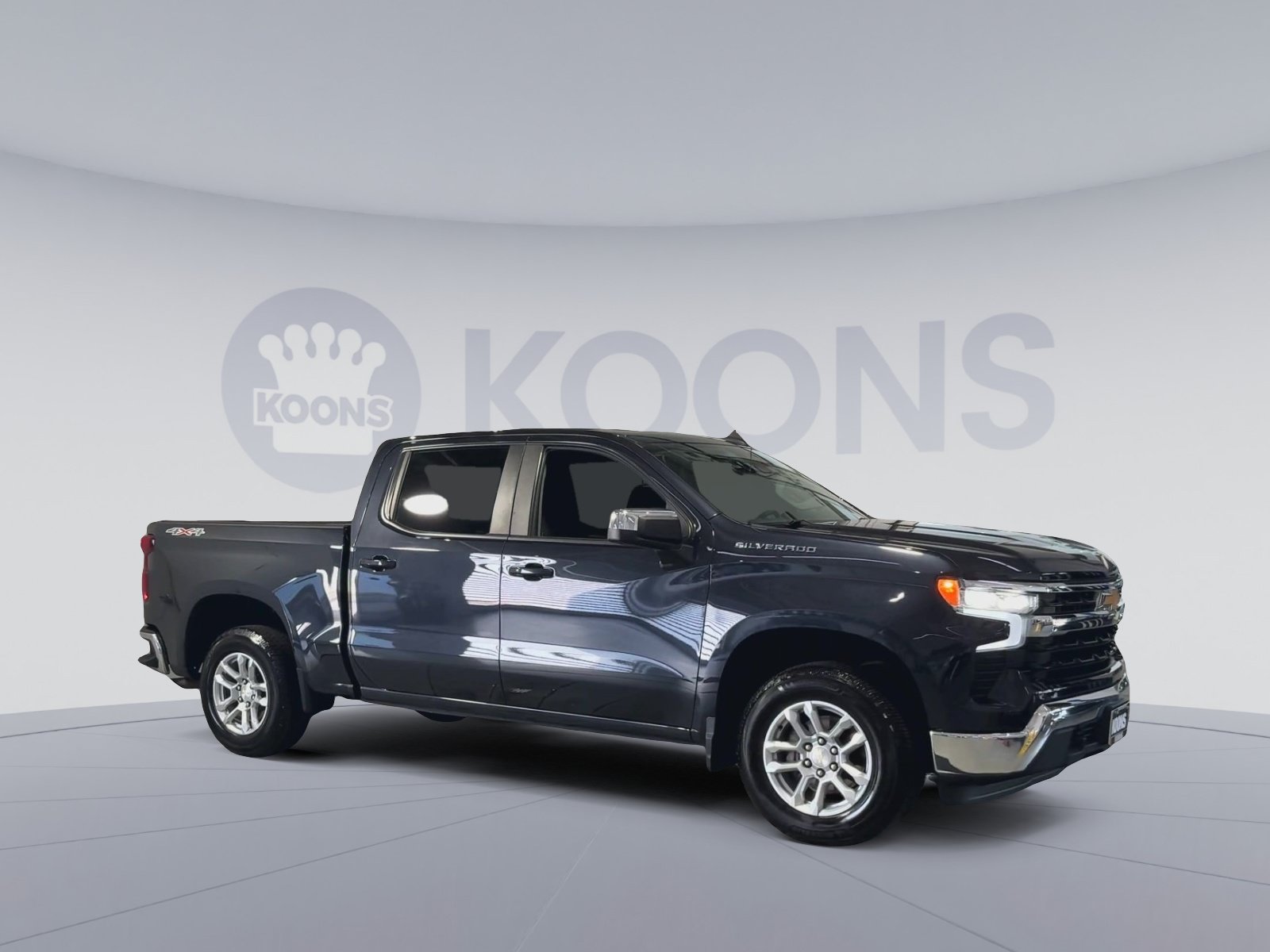 Used 2022 Chevrolet Silverado 1500 LT AWD/4WD image 2