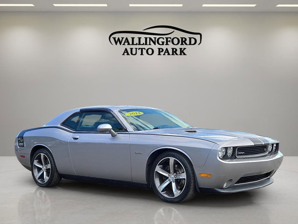 Used 2014 Dodge Challenger R/T RWD image 3